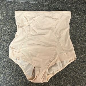 3/$15 ❤️  maidenform high waisted brief 2xl beige
